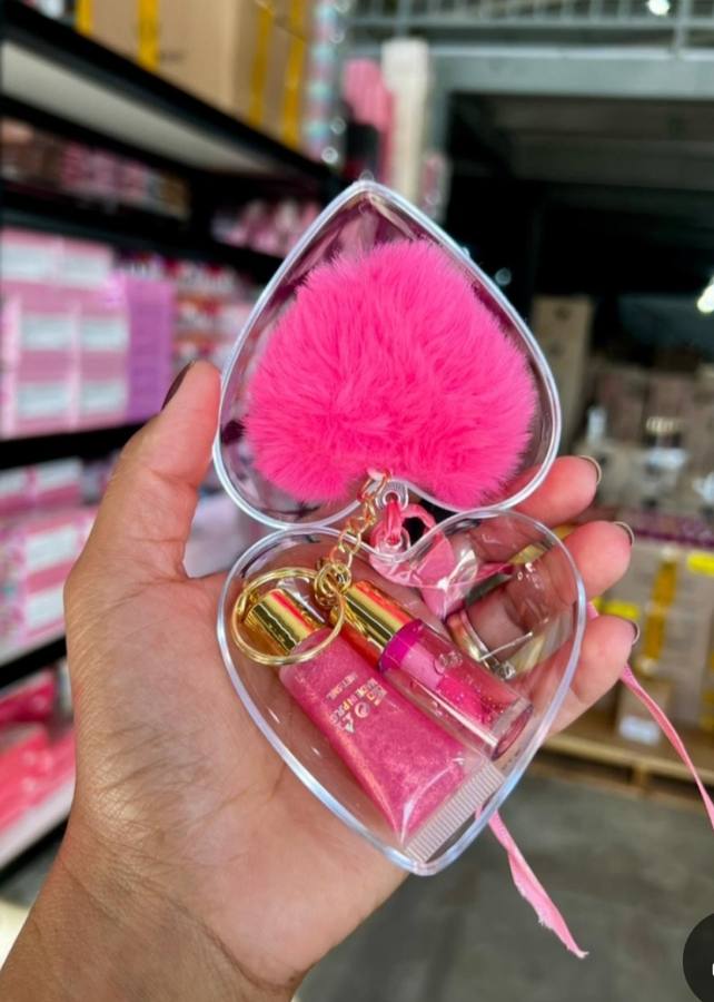 Lip Gloss com chaveiro coração 